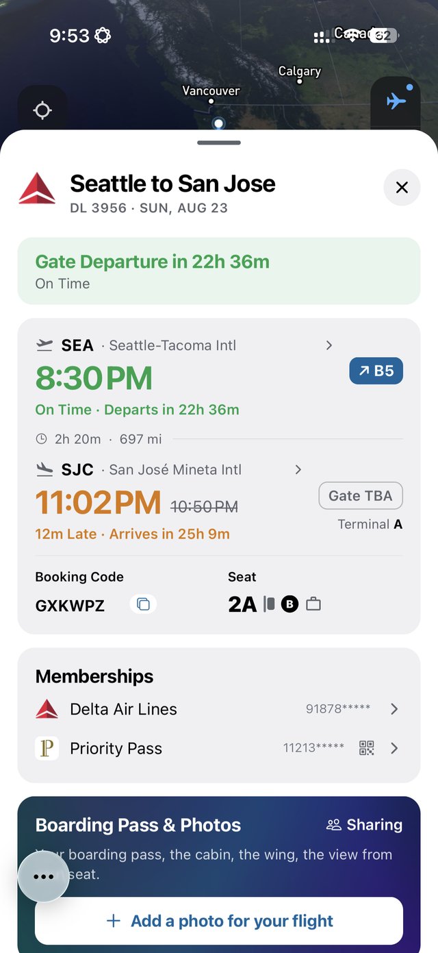 A live Seattle to San Jose flight in Goafie: on-time departure with gate B5, a 12-minute-late arrival estimate, booking code and seat